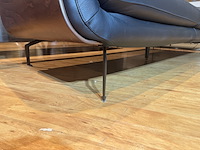 3-zits design bank, zwart leer, zwart metalen poten - afbeelding 5 van  5