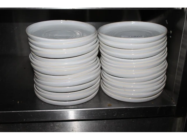 30 borden met doorsnede 22 cm. - afbeelding 2 van  3