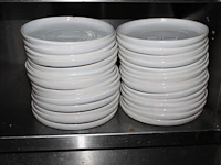 30 borden met doorsnede 22 cm. - afbeelding 2 van  3