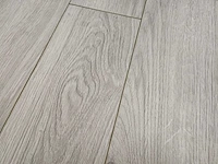 30 m2 laminaat plank - 640 x 143 x 12 mm - afbeelding 1 van  3