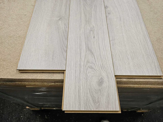 30 m2 laminaat plank - 640 x 143 x 12 mm - afbeelding 2 van  3