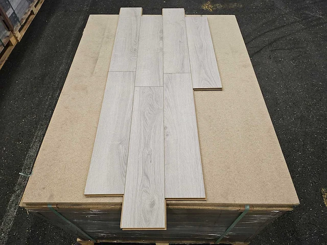 30 m2 laminaat plank - 640 x 143 x 12 mm - afbeelding 3 van  3