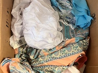 30 plus 10 shawls retour uit verkoop totaal dus 40 shawls - afbeelding 3 van  9