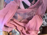 30 plus 10 shawls retour uit verkoop totaal dus 40 shawls - afbeelding 8 van  9