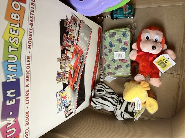 30 stuks speelgoed nieuw en retour uit verkoop - afbeelding 1 van  9