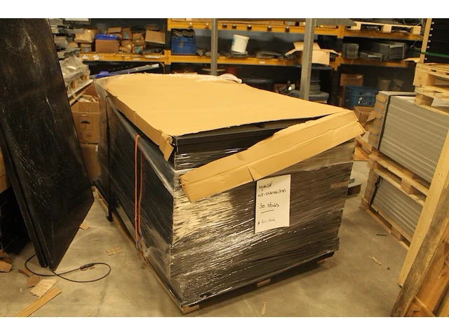 30 zonnepanelen hyundai hie-s430-hg full black. afmeting 100x190 cm. - afbeelding 1 van  3