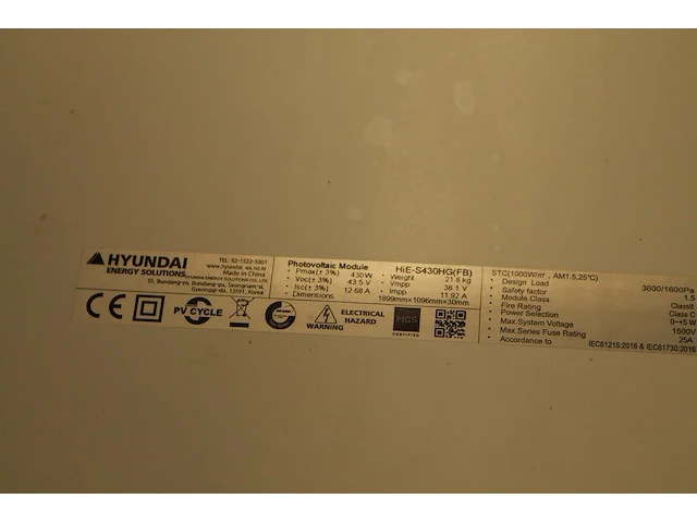 30 zonnepanelen hyundai hie-s430-hg full black. afmeting 100x190 cm. - afbeelding 2 van  3