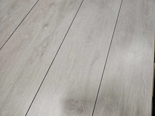 31 m2 laminaat plank - 1285 x 192 x 10 mm - afbeelding 1 van  3