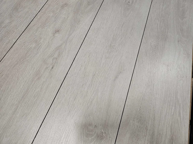 31 m2 laminaat plank - 1285 x 192 x 10 mm - afbeelding 1 van  3