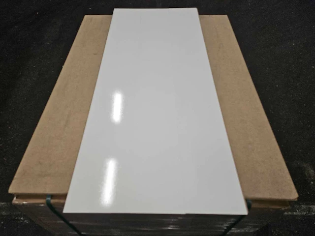 31 m2 laminaat plank - 1380 x 193 x 8 mm - afbeelding 1 van  3