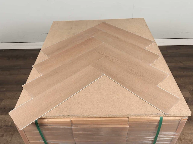 31 m2 pvc spc click visgraat - 610 x 150 x 5 mm - afbeelding 3 van  4