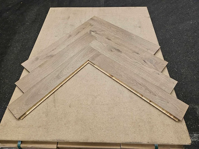 32 m2 parket eiken visgraat mutliplank - 660 x 110 x 14 mm - afbeelding 3 van  3