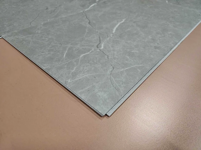 32 m2 pvc spc click tegel - 610 x 305 x 4 mm - afbeelding 2 van  3