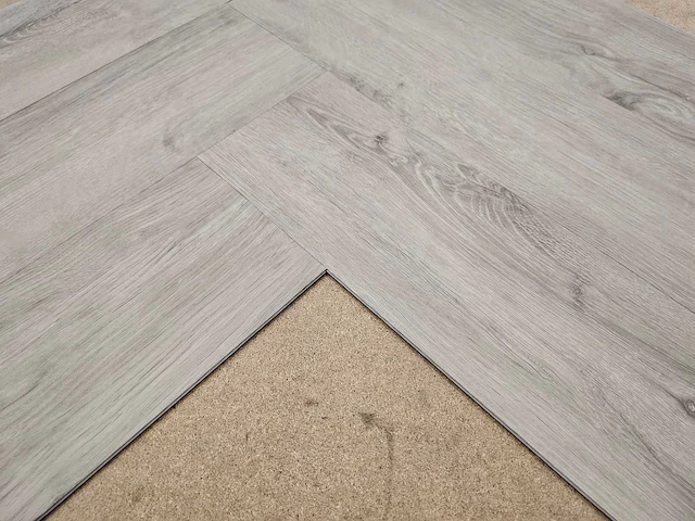 32 m2 pvc spc click visgraat met xps onderlaag - 610 x 150 x 4 mm - afbeelding 2 van  3