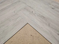 32 m2 pvc spc click visgraat met xps onderlaag - 610 x 150 x 4 mm - afbeelding 2 van  3