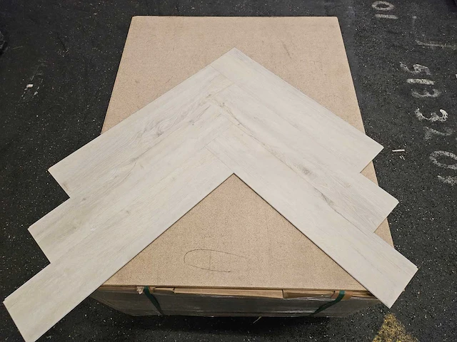 33 m2 pvc spc click visgraat - 750 x 150 x 6,5 mm - afbeelding 3 van  3
