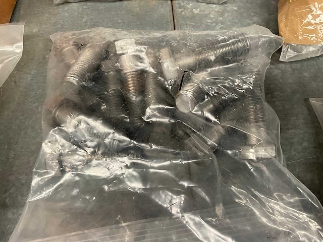 3/4-10x2” bolts (14x) - afbeelding 1 van  2