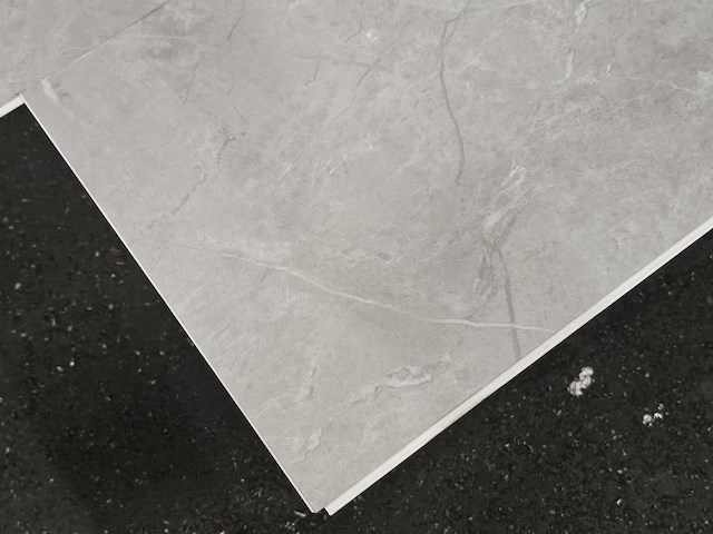 34 m2 pvc spc click tegel - 820 x 305 x 4 mm - afbeelding 2 van  3