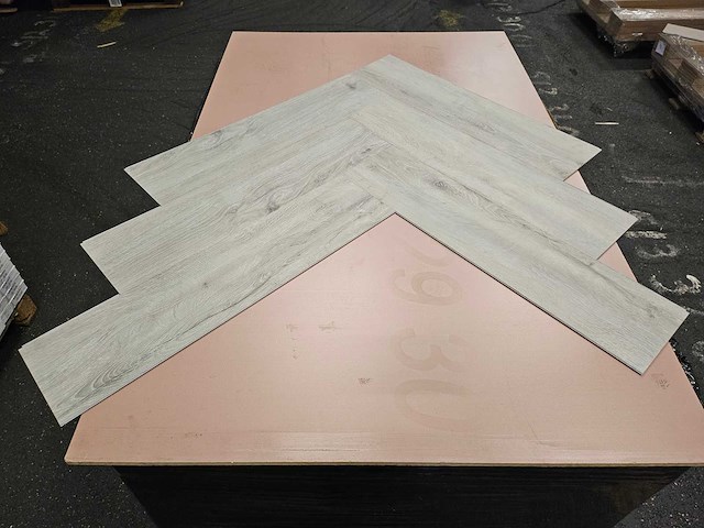 34 m2 pvc spc click visgraat - 610 x 150 x 4 mm - afbeelding 3 van  3