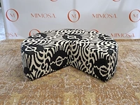 3/4 ronde poef zwart wit gestoffeerd - afbeelding 1 van  7