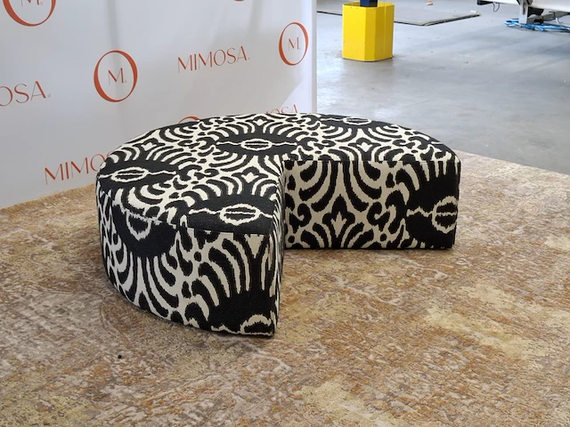 3/4 ronde poef zwart wit gestoffeerd - afbeelding 2 van  7