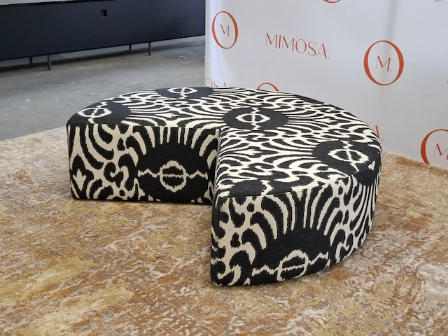 3/4 ronde poef zwart wit gestoffeerd - afbeelding 3 van  7