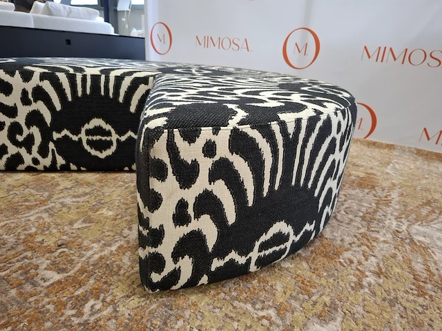 3/4 ronde poef zwart wit gestoffeerd - afbeelding 4 van  7