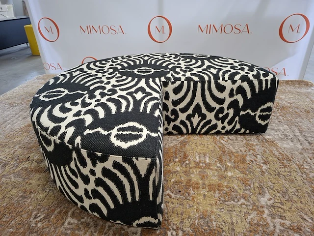 3/4 ronde poef zwart wit gestoffeerd - afbeelding 6 van  7