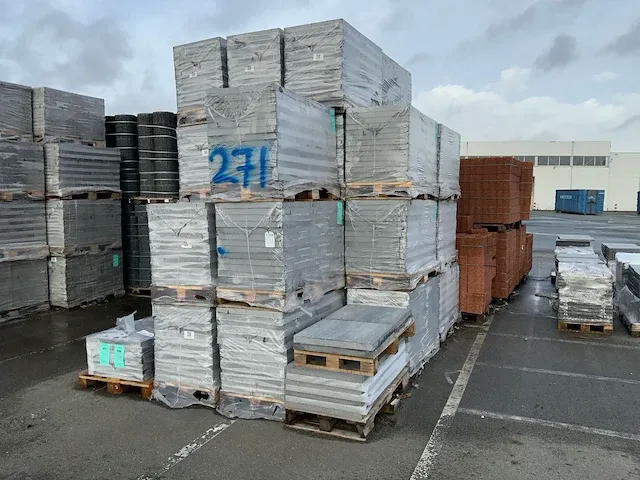 35 pallets canyon beton tegels (352,8 m2) - afbeelding 1 van  3