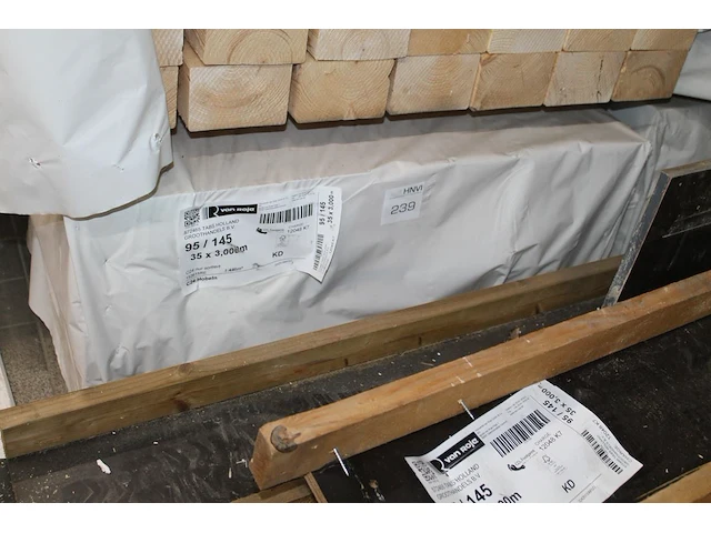 35 vurenhouten geschaafde balken 95 x 145 mm en lengte 300 cm (1,446 m3). let op! kavel is onderdeel van co... onderdeel van combinatiekavel combinatiekavel van kavels b238 t/m b244 zijnde 234 vurenhouten geschaafde balken 95 x 145 mm en lengte 300 cm (1,446 m3). - afbeelding 1 van  3