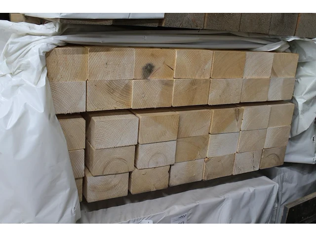 35 vurenhouten geschaafde balken 95 x 145 mm en lengte 300 cm (1,446 m3). let op! kavel is onderdeel van co... onderdeel van combinatiekavel combinatiekavel van kavels b238 t/m b244 zijnde 234 vurenhouten geschaafde balken 95 x 145 mm en lengte 300 cm (1,446 m3). - afbeelding 2 van  3