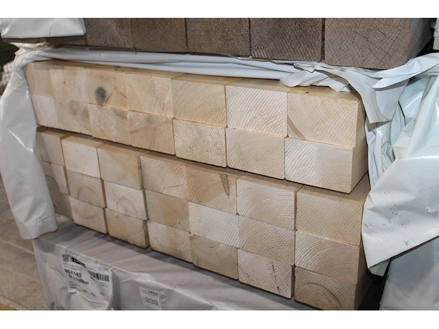 35 vurenhouten geschaafde balken 95 x 145 mm en lengte 300 cm (1,446 m3). let op! kavel is onderdeel van co... onderdeel van combinatiekavel combinatiekavel van kavels b238 t/m b244 zijnde 234 vurenhouten geschaafde balken 95 x 145 mm en lengte 300 cm (1,446 m3). - afbeelding 2 van  3