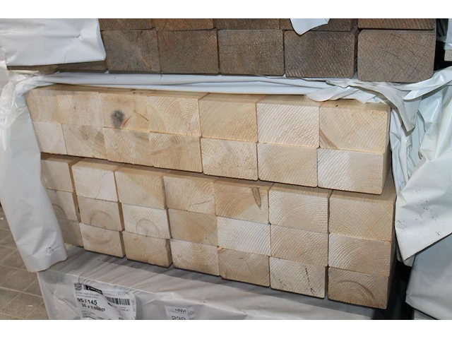 35 vurenhouten geschaafde balken 95 x 145 mm en lengte 300 cm (1,446 m3). let op! kavel is onderdeel van co... onderdeel van combinatiekavel combinatiekavel van kavels b238 t/m b244 zijnde 234 vurenhouten geschaafde balken 95 x 145 mm en lengte 300 cm (1,446 m3). - afbeelding 1 van  3