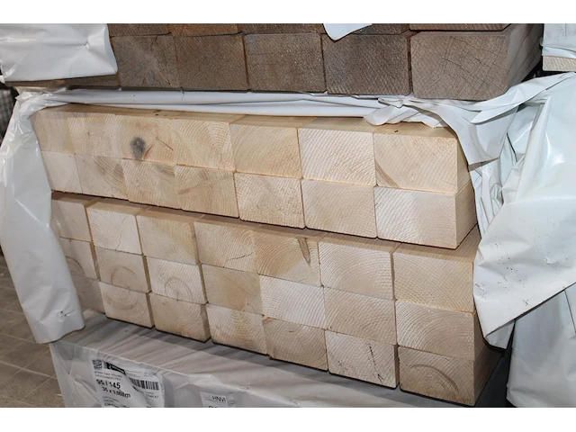 35 vurenhouten geschaafde balken 95 x 145 mm en lengte 300 cm (1,446 m3). let op! kavel is onderdeel van co... onderdeel van combinatiekavel combinatiekavel van kavels b238 t/m b244 zijnde 234 vurenhouten geschaafde balken 95 x 145 mm en lengte 300 cm (1,446 m3). - afbeelding 1 van  2