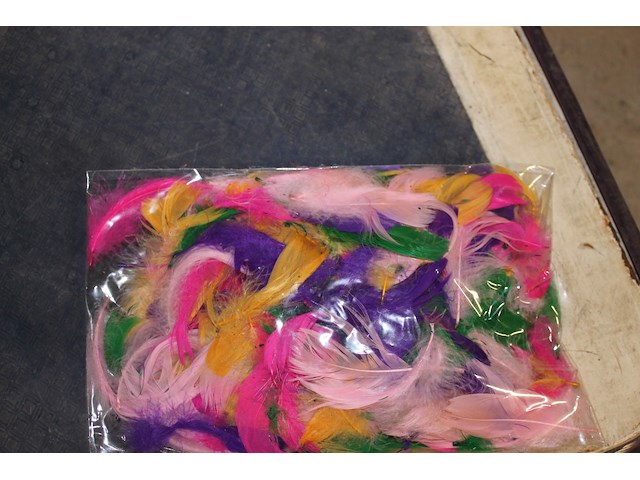 35 zakken veren gekleurd - afbeelding 3 van  5