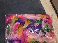 35 zakken veren gekleurd - afbeelding 3 van  5