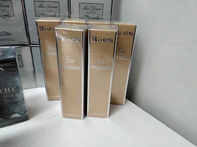 36 flessen parfum/eau de toilette. - afbeelding 6 van  7