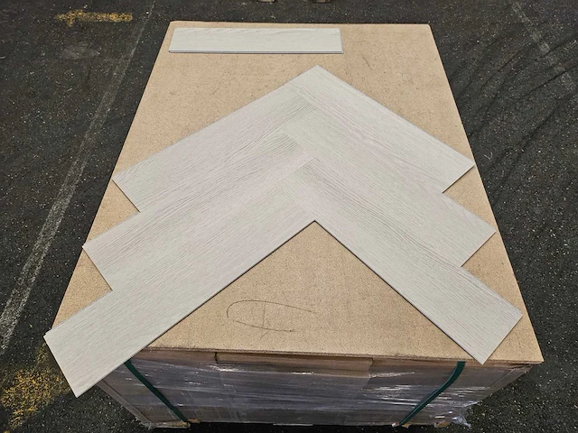 36 m2 pvc spc click visgraat - 610 x 150 x 5 mm - afbeelding 3 van  3