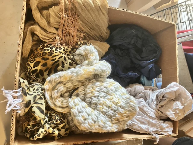 36 shawls retour uit verkoop - afbeelding 2 van  9