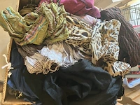 36 shawls retour uit verkoop - afbeelding 8 van  9