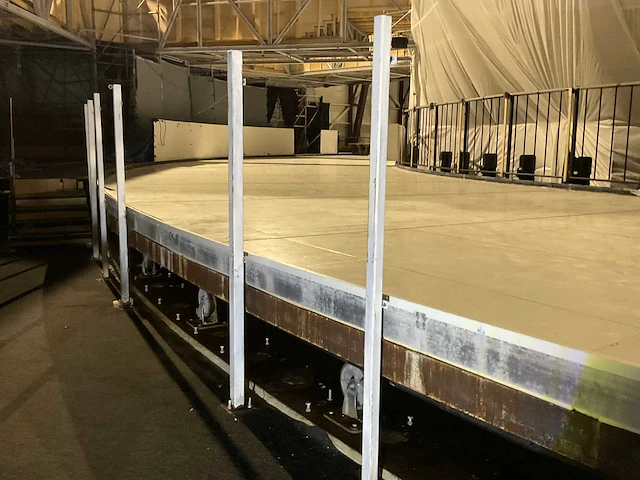 360° stalen podium constructie - afbeelding 1 van  17