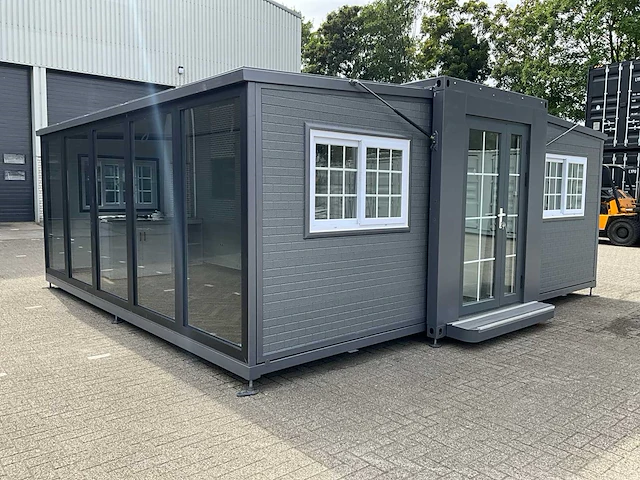 36m2 tiny house met glazenwand - afbeelding 1 van  16