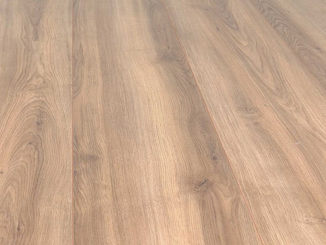 37 m2 laminaat plank - 1383 x 244 x 8 mm - afbeelding 1 van  4