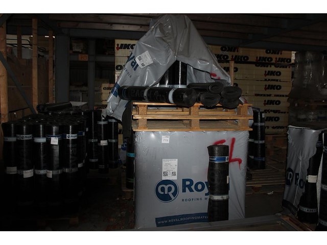 37 rollen bitumen afwerking royalflex 470k14 op 2 pallets. 37x 5 meter. - afbeelding 1 van  3