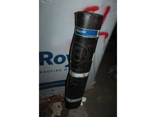 37 rollen bitumen afwerking royalflex 470k14 op 2 pallets. 37x 5 meter. - afbeelding 2 van  3