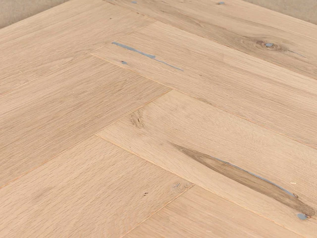 39 m2 parket eiken visgraat mutliplank - 750 x 130 x 14 mm - afbeelding 1 van  4