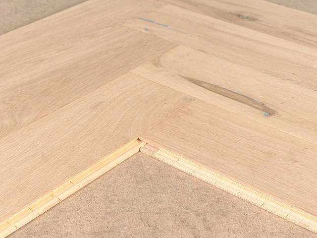 39 m2 parket eiken visgraat mutliplank - 750 x 130 x 14 mm - afbeelding 2 van  4