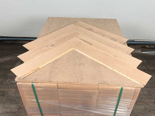 39 m2 parket eiken visgraat mutliplank - 750 x 130 x 14 mm - afbeelding 3 van  4