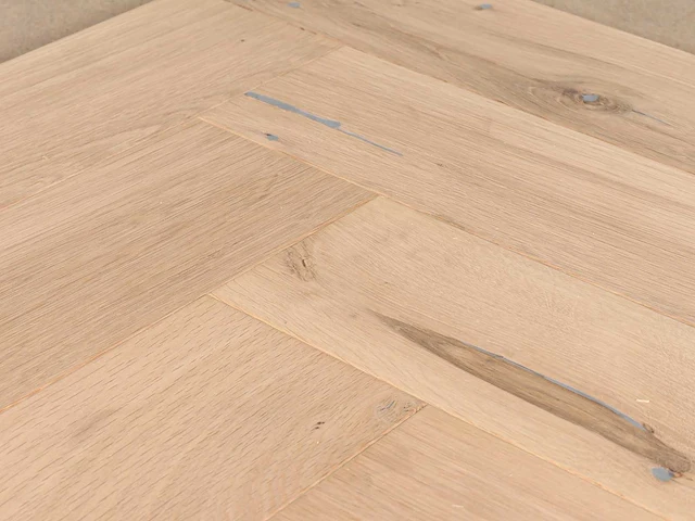 39 m2 parket eiken visgraat mutliplank - 750 x 130 x 14 mm - afbeelding 1 van  4