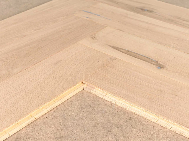 39 m2 parket eiken visgraat mutliplank - 750 x 130 x 14 mm - afbeelding 2 van  4